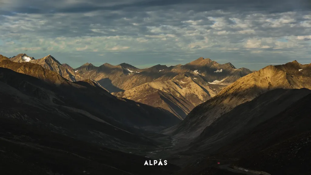 Babusar Pass (Babusar Top) Travel Guide: Routes, Weather & Travel Tips Thumbnail