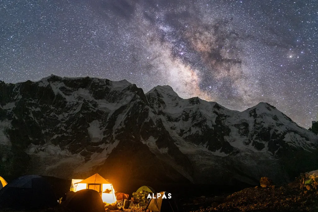 Night sky with milky way at the Goro II camp site with some tents lit up